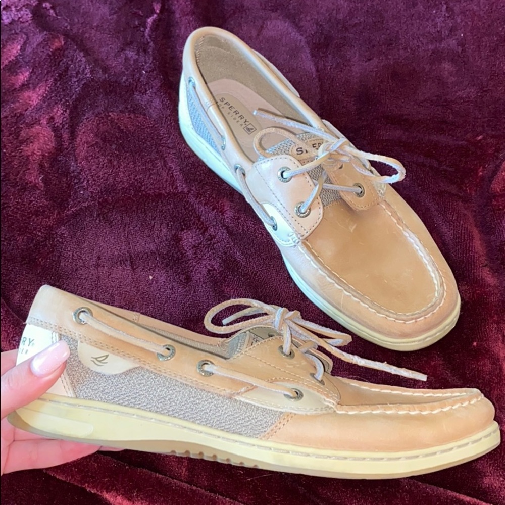 size 9 sperrys
